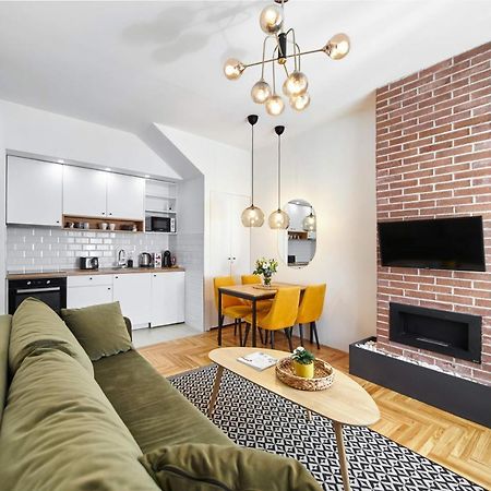Modern Living Apt - Emberly - Private Parking Novi Sad Eksteriør bilde