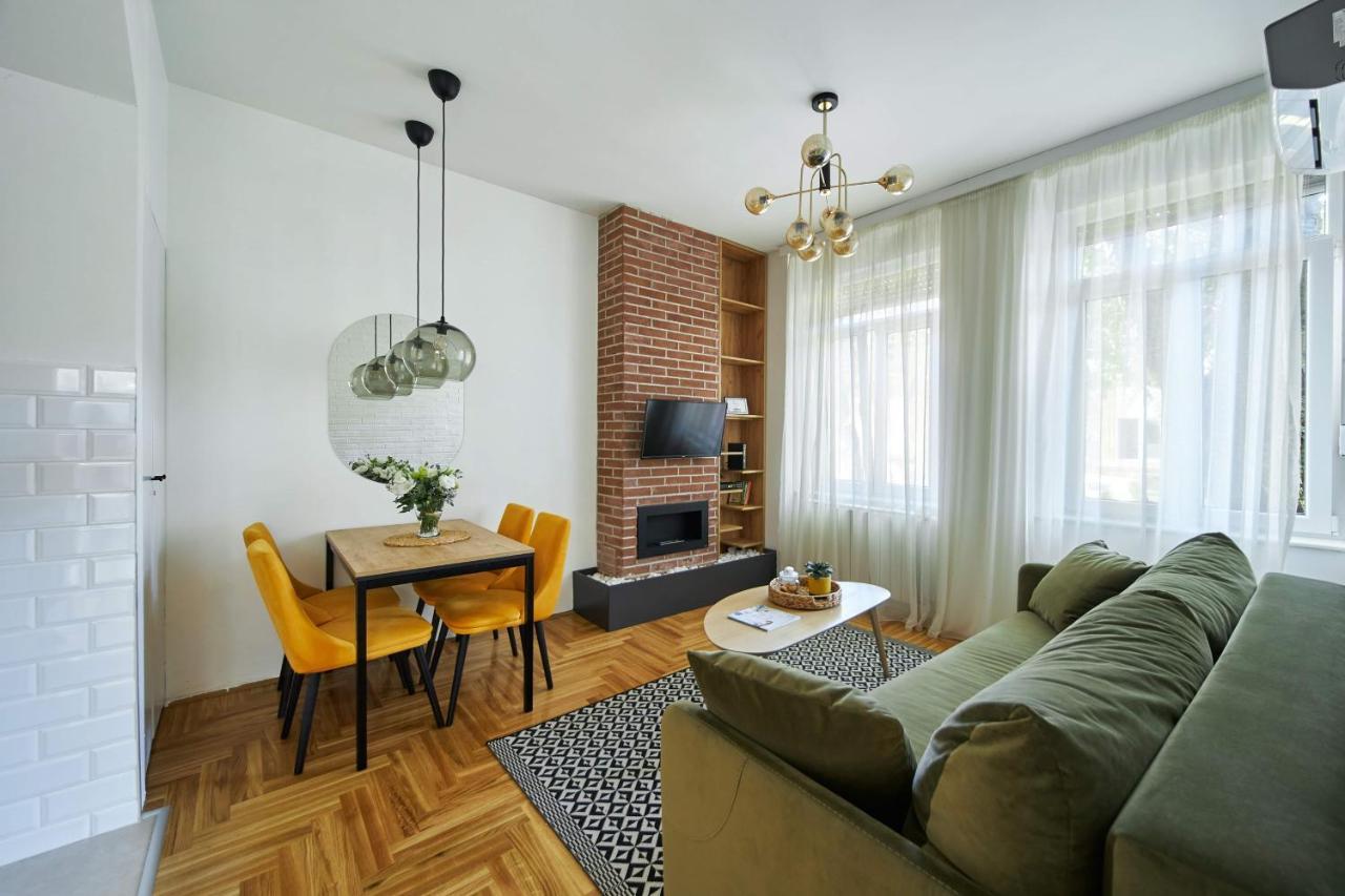 Modern Living Apt - Emberly - Private Parking Novi Sad Eksteriør bilde