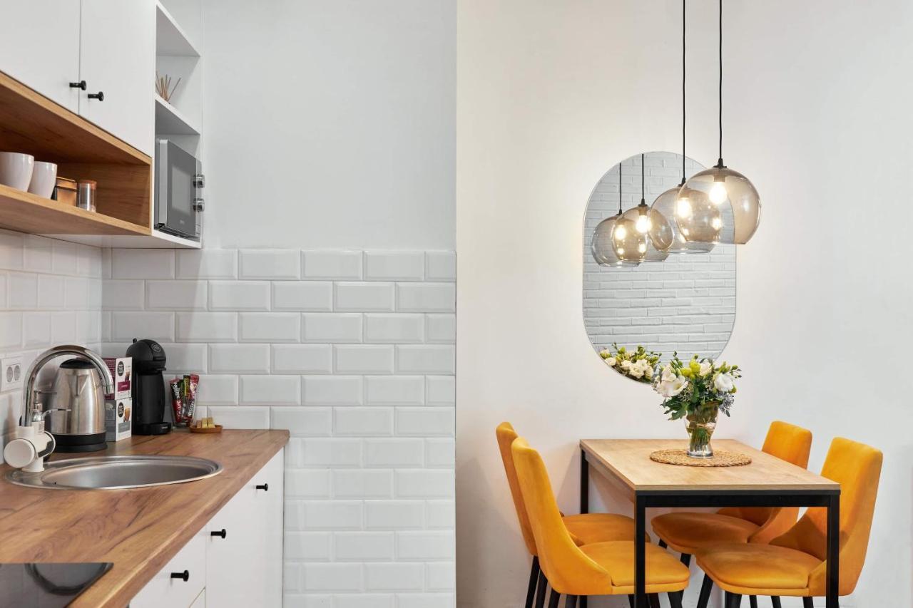 Modern Living Apt - Emberly - Private Parking Novi Sad Eksteriør bilde
