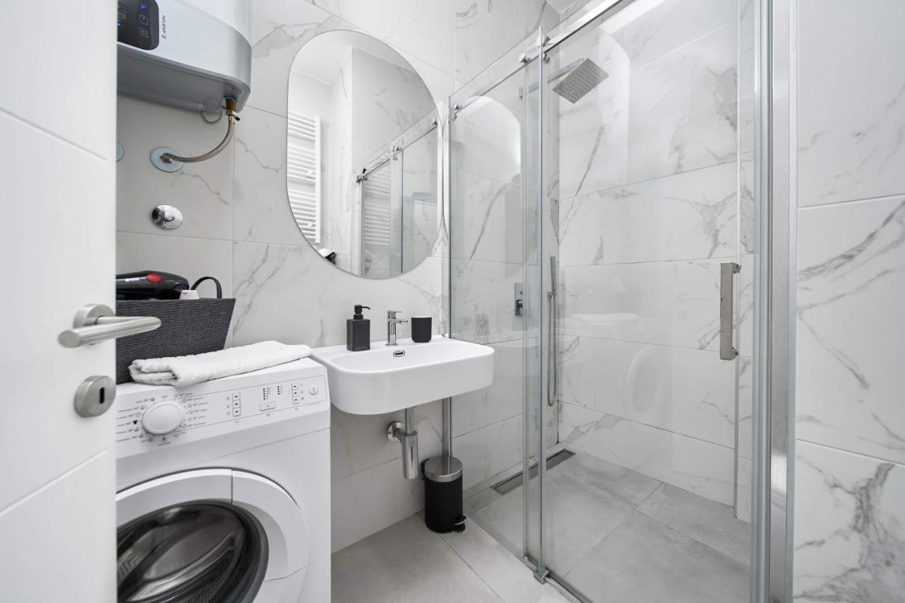Modern Living Apt - Emberly - Private Parking Novi Sad Eksteriør bilde