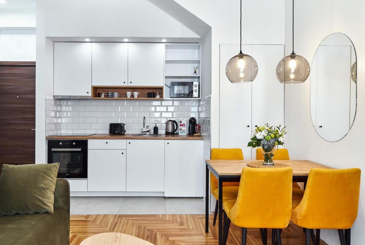 Modern Living Apt - Emberly - Private Parking Novi Sad Eksteriør bilde