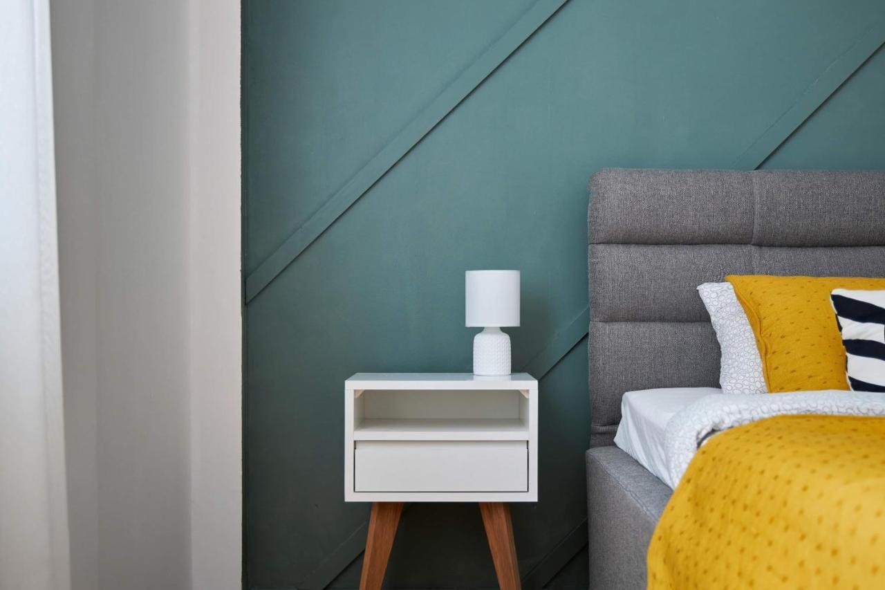 Modern Living Apt - Emberly - Private Parking Novi Sad Eksteriør bilde